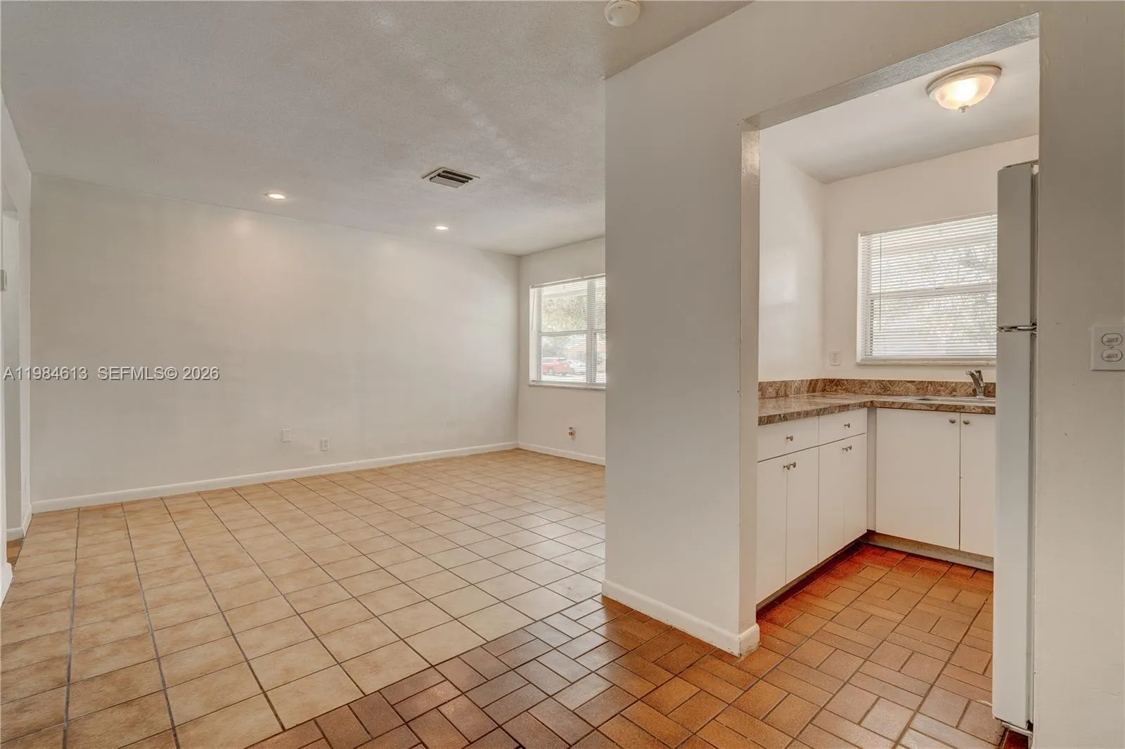 856 Sw 10th St #2, Hallandale Beach, Florida 33009, Hallandale Beach, Florida 33009, 1 Bedroom Bedrooms, ,1 BathroomBathrooms,Residential Lease,For Rent,856 Sw 10th St #2, Hallandale Beach, Florida 33009,A11984613