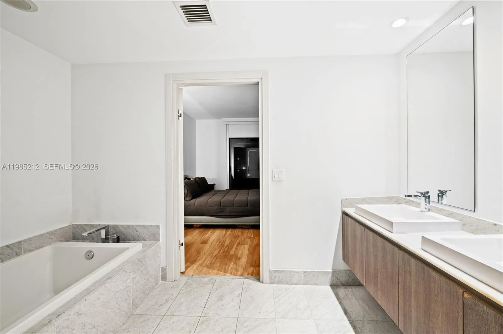 801 S Miami Ave 2705, Miami, Florida 33130, Miami, Florida 33130, 2 Bedrooms Bedrooms, ,2 BathroomsBathrooms,Residential Lease,For Rent,801 S Miami Ave 2705, Miami, Florida 33130,A11985212