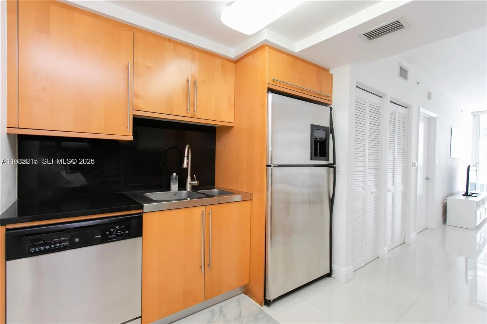 6365 Collins Ave 806, Miami Beach, Florida 33141, Miami Beach, Florida 33141, 1 Bedroom Bedrooms, ,1 BathroomBathrooms,Residential Lease,For Rent,6365 Collins Ave 806, Miami Beach, Florida 33141,A11985215
