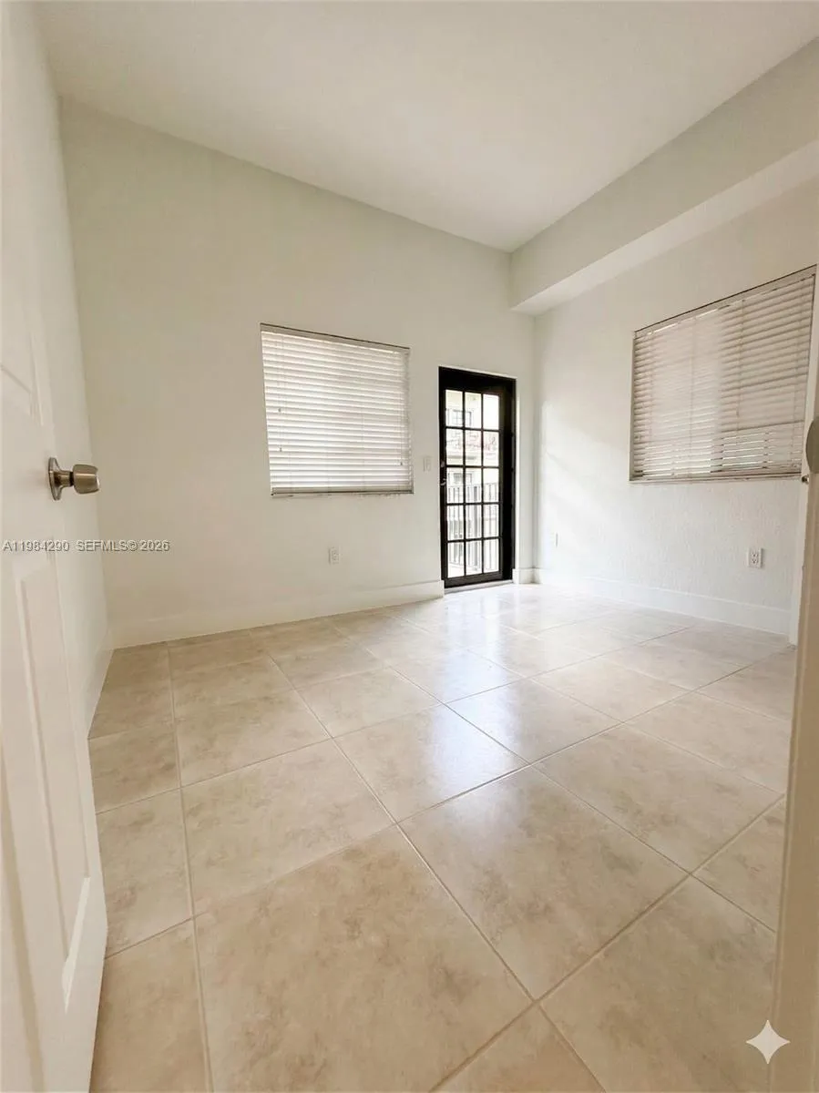 2nd bedroom with Balcony