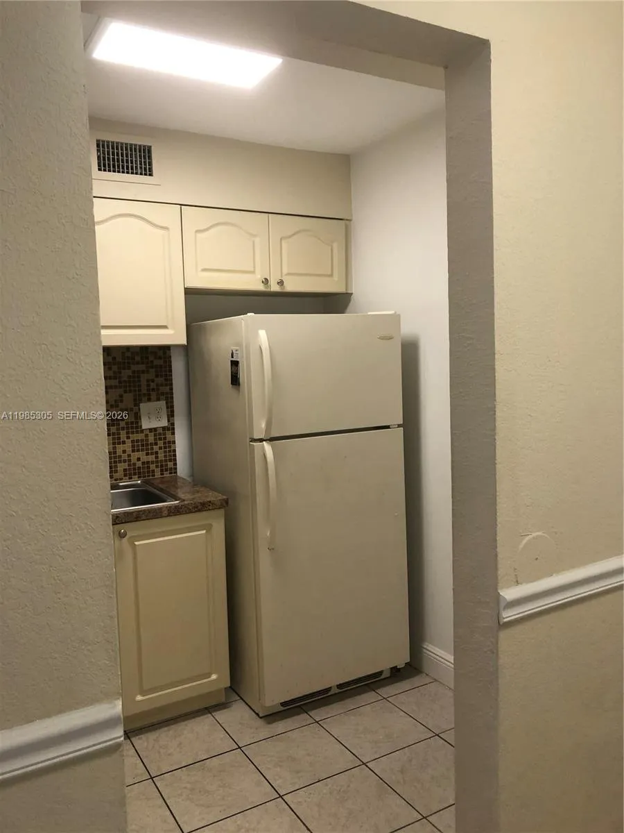 9467 Sw 76th St Q3, Miami, Florida 33173, Miami, Florida 33173, 1 Bedroom Bedrooms, ,1 BathroomBathrooms,Residential Lease,For Rent,9467 Sw 76th St Q3, Miami, Florida 33173,A11985305