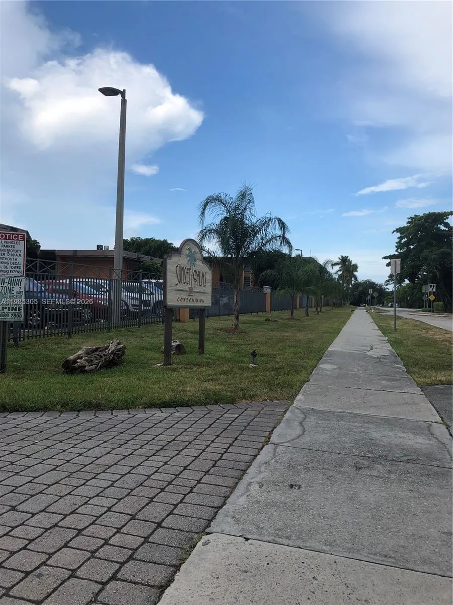 9467 Sw 76th St Q3, Miami, Florida 33173, Miami, Florida 33173, 1 Bedroom Bedrooms, ,1 BathroomBathrooms,Residential Lease,For Rent,9467 Sw 76th St Q3, Miami, Florida 33173,A11985305