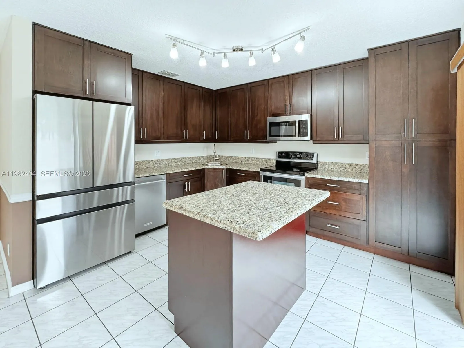 2640 N Rampart Way N, Cooper City, Florida 33026, Cooper City, Florida 33026, 3 Bedrooms Bedrooms, ,2 BathroomsBathrooms,Residential,For Sale,2640 N Rampart Way N, Cooper City, Florida 33026,A11982404