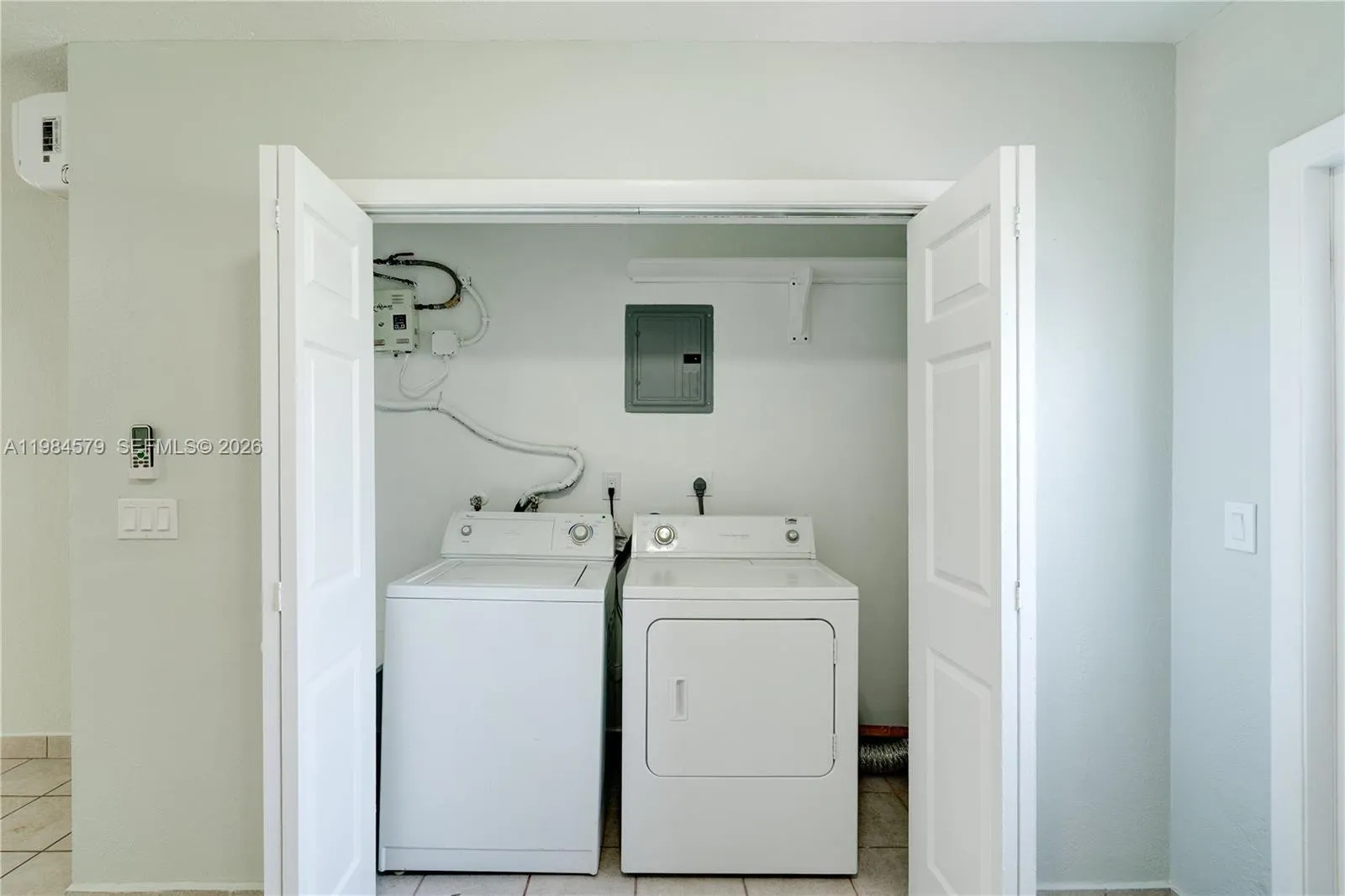 201 Sw 9th Ave 1-3, Hallandale Beach, Florida 3300, Hallandale Beach, Florida 33009, 2 Bedrooms Bedrooms, ,1 BathroomBathrooms,Residential Lease,For Rent,201 Sw 9th Ave 1-3, Hallandale Beach, Florida 3300,A11984579