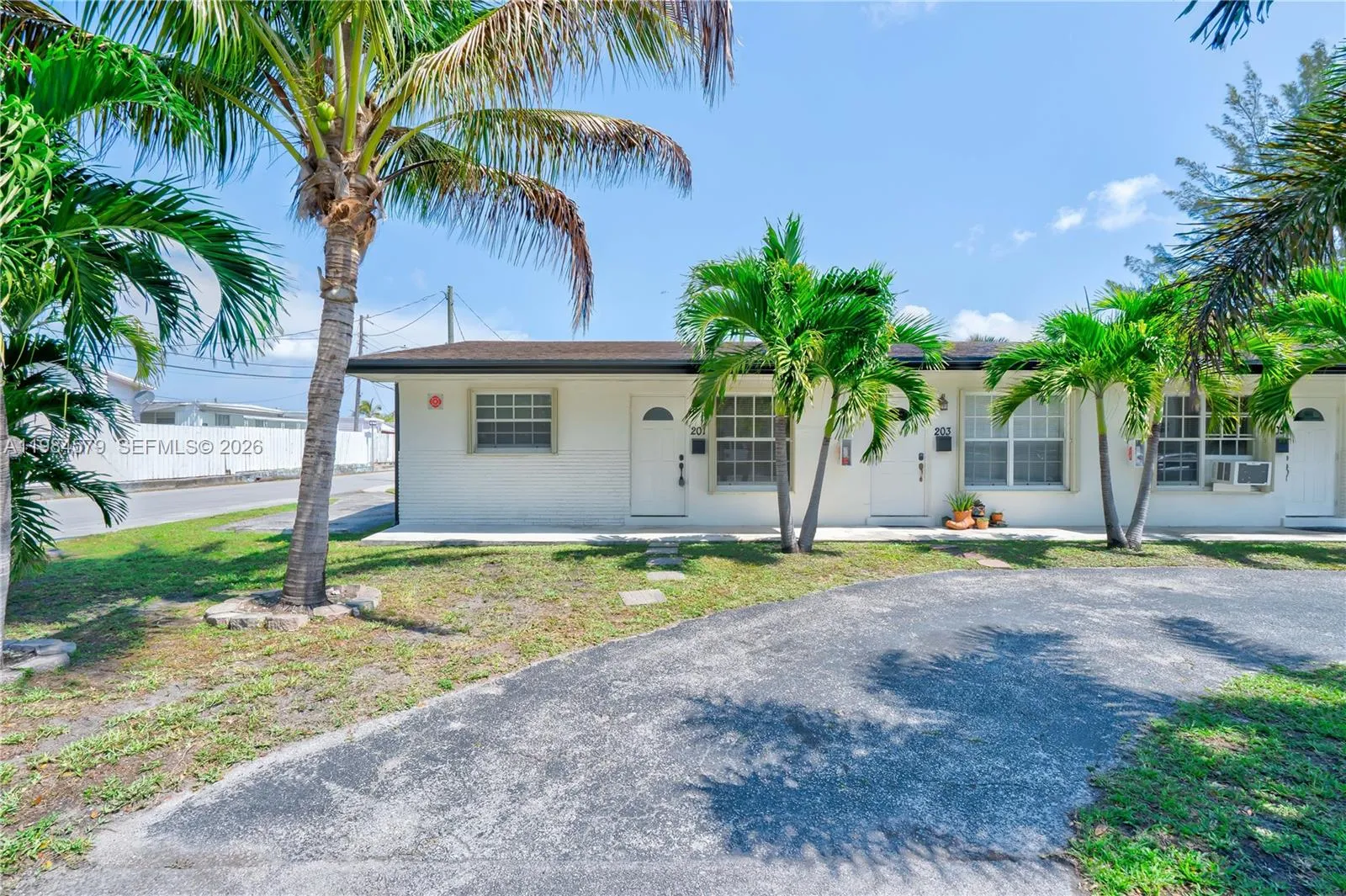 201 Sw 9th Ave 1-3, Hallandale Beach, Florida 3300, Hallandale Beach, Florida 33009, 2 Bedrooms Bedrooms, ,1 BathroomBathrooms,Residential Lease,For Rent,201 Sw 9th Ave 1-3, Hallandale Beach, Florida 3300,A11984579
