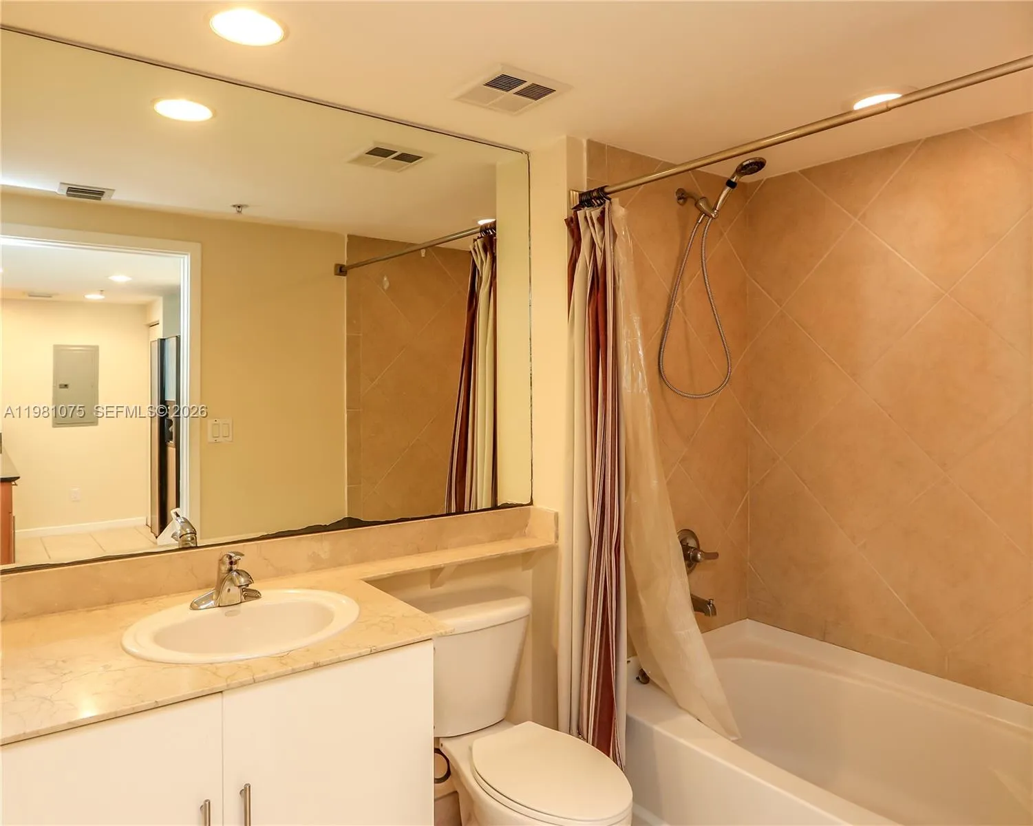 325 S Biscayne Blvd 1220, Miami, Florida 33131, Miami, Florida 33131, ,1 BathroomBathrooms,Residential Lease,For Rent,325 S Biscayne Blvd 1220, Miami, Florida 33131,A11981075