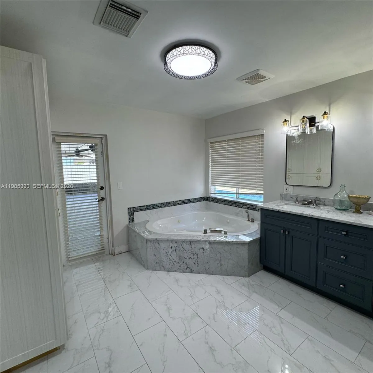 primary bath jacuzzi