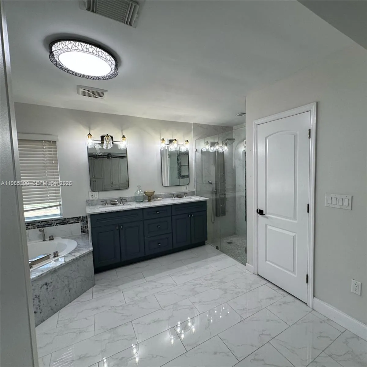 primary bedroom bathroom