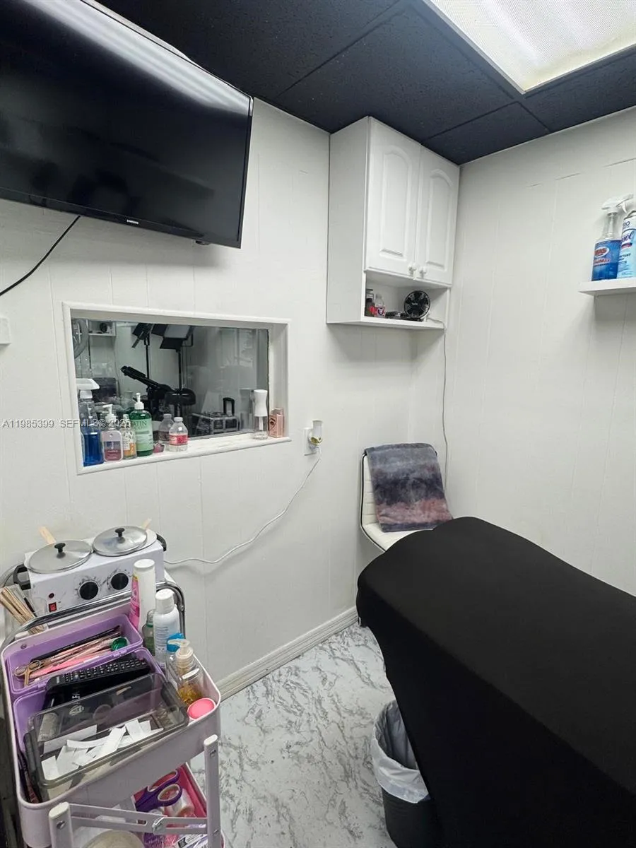 Beauty Salon For Sale In Flagler St, Miami, Florid, Miami, Florida 33144, ,Business Opportunity,For Sale,Beauty Salon For Sale In Flagler St, Miami, Florid,A11985399