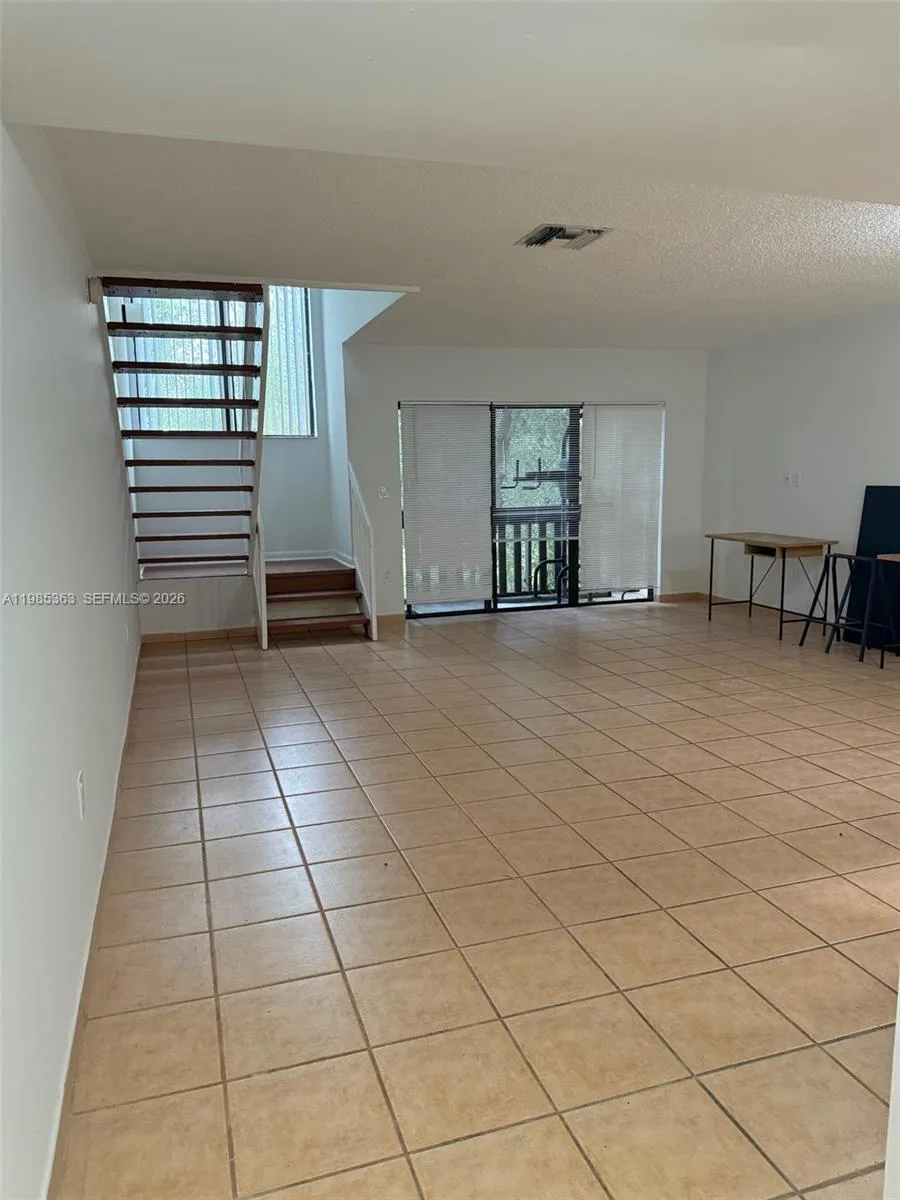 425 W Park Dr 9, Miami, Florida 33172, Miami, Florida 33172, 2 Bedrooms Bedrooms, ,2 BathroomsBathrooms,Residential Lease,For Rent,425 W Park Dr 9, Miami, Florida 33172,A11985363