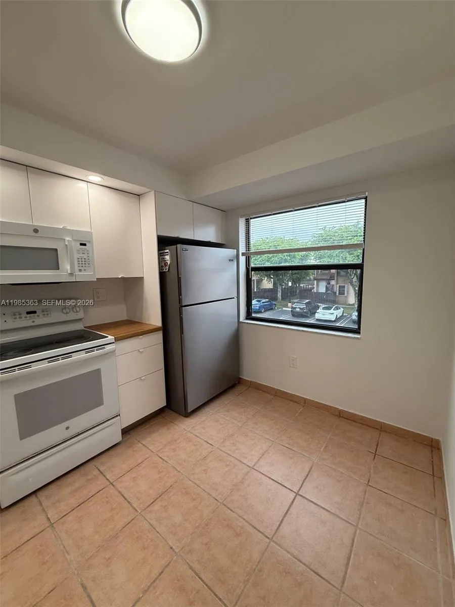 425 W Park Dr 9, Miami, Florida 33172, Miami, Florida 33172, 2 Bedrooms Bedrooms, ,2 BathroomsBathrooms,Residential Lease,For Rent,425 W Park Dr 9, Miami, Florida 33172,A11985363