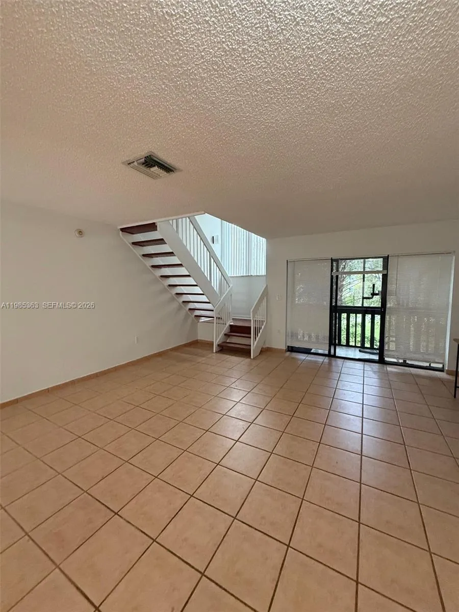 425 W Park Dr 9, Miami, Florida 33172, Miami, Florida 33172, 2 Bedrooms Bedrooms, ,2 BathroomsBathrooms,Residential Lease,For Rent,425 W Park Dr 9, Miami, Florida 33172,A11985363