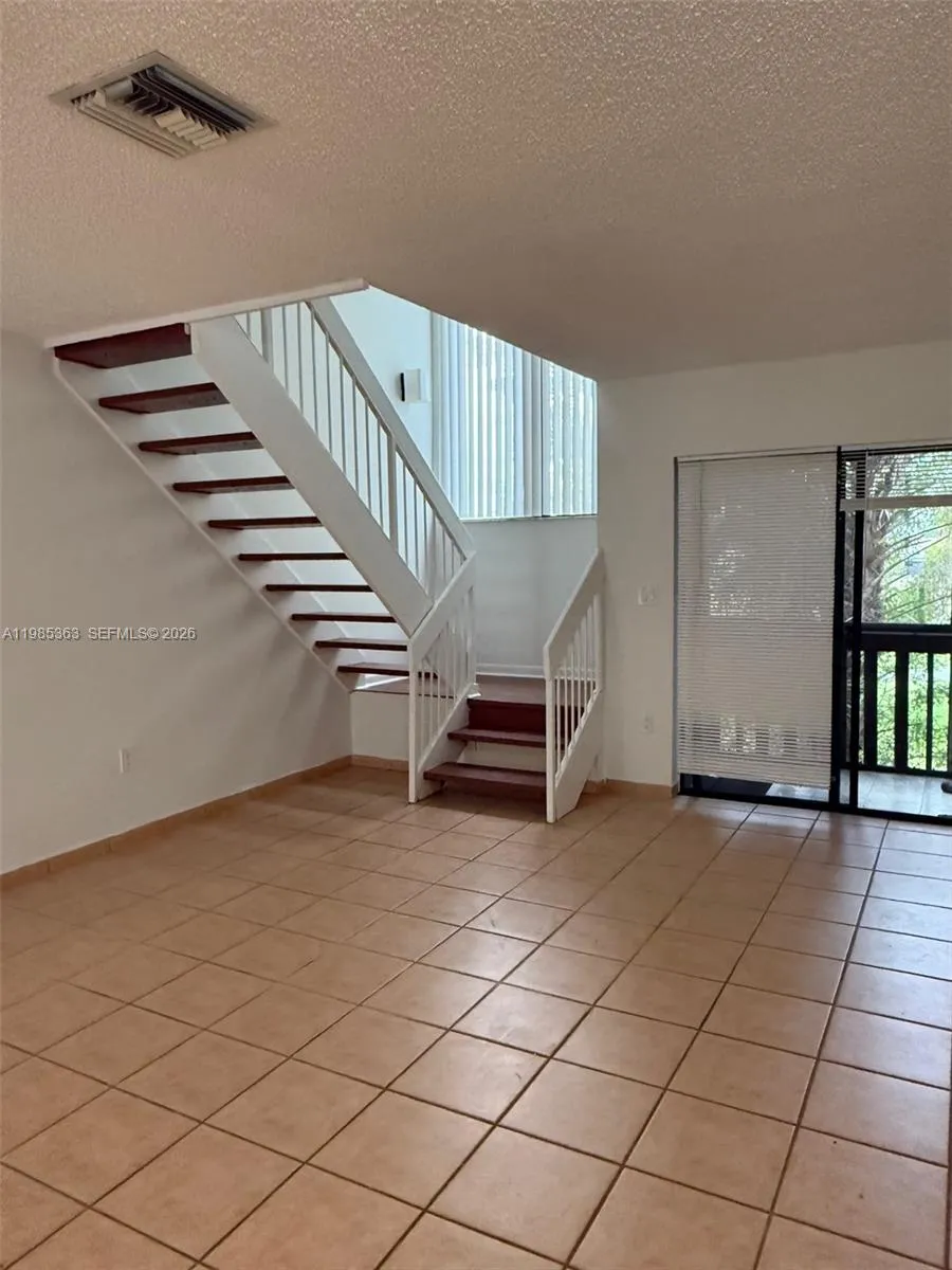 425 W Park Dr 9, Miami, Florida 33172, Miami, Florida 33172, 2 Bedrooms Bedrooms, ,2 BathroomsBathrooms,Residential Lease,For Rent,425 W Park Dr 9, Miami, Florida 33172,A11985363