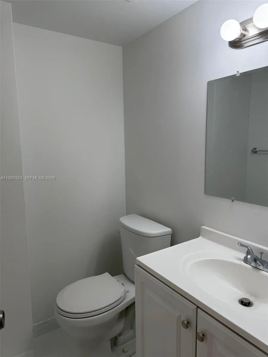 425 W Park Dr 9, Miami, Florida 33172, Miami, Florida 33172, 2 Bedrooms Bedrooms, ,2 BathroomsBathrooms,Residential Lease,For Rent,425 W Park Dr 9, Miami, Florida 33172,A11985363