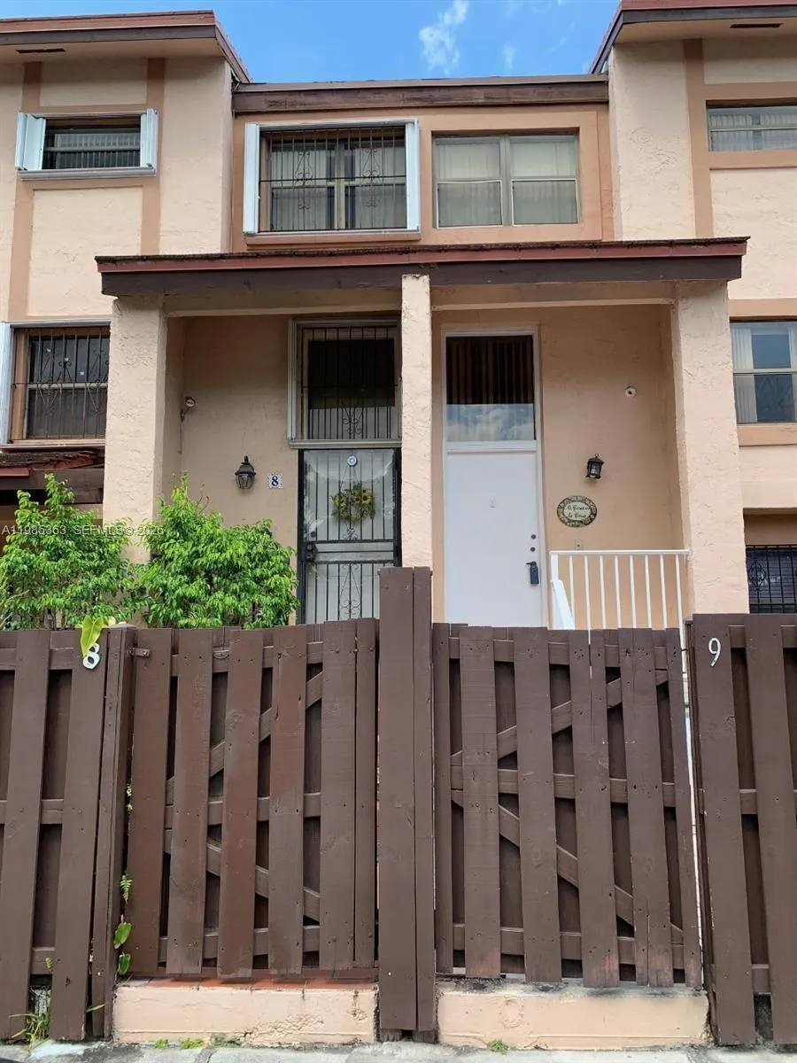 425 W Park Dr 9, Miami, Florida 33172, Miami, Florida 33172, 2 Bedrooms Bedrooms, ,2 BathroomsBathrooms,Residential Lease,For Rent,425 W Park Dr 9, Miami, Florida 33172,A11985363