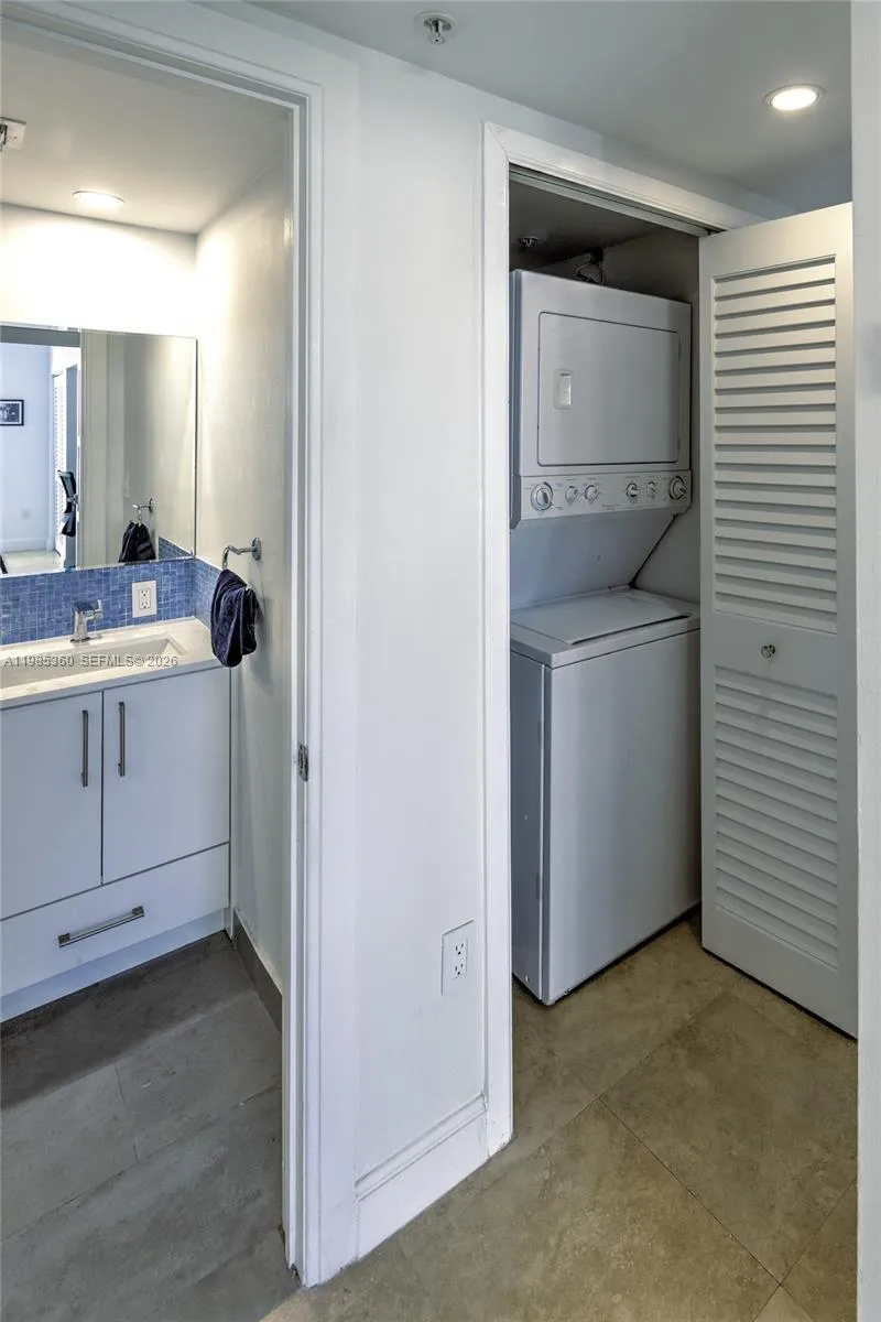 2951 S Bayshore Dr 712, Miami, Florida 33133, Miami, Florida 33133, 1 Bedroom Bedrooms, ,1 BathroomBathrooms,Residential Lease,For Rent,2951 S Bayshore Dr 712, Miami, Florida 33133,A11985360