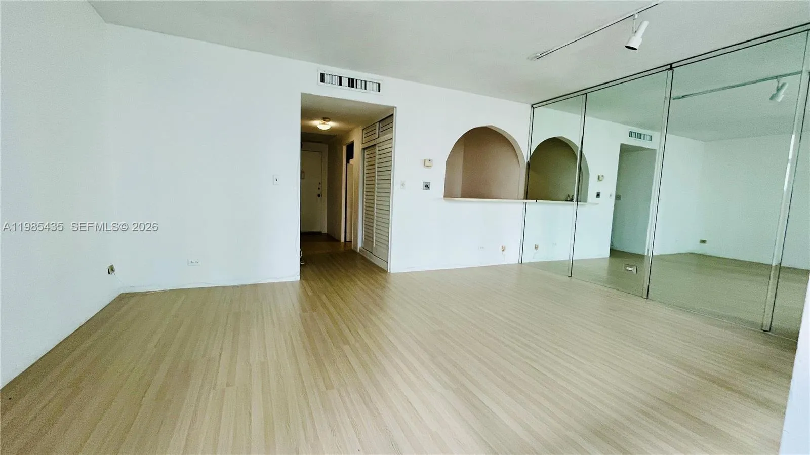 1408 Brickell Bay Dr 916, Miami, Florida 33131, Miami, Florida 33131, ,1 BathroomBathrooms,Residential Lease,For Rent,1408 Brickell Bay Dr 916, Miami, Florida 33131,A11985435