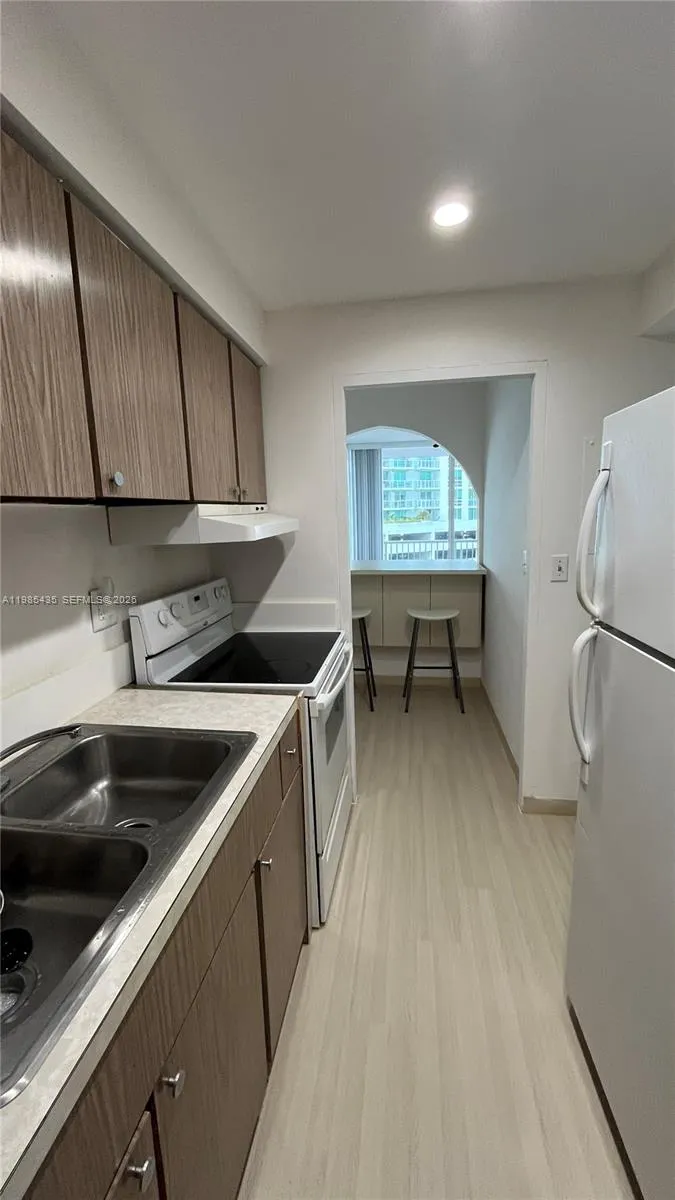 1408 Brickell Bay Dr 916, Miami, Florida 33131, Miami, Florida 33131, ,1 BathroomBathrooms,Residential Lease,For Rent,1408 Brickell Bay Dr 916, Miami, Florida 33131,A11985435
