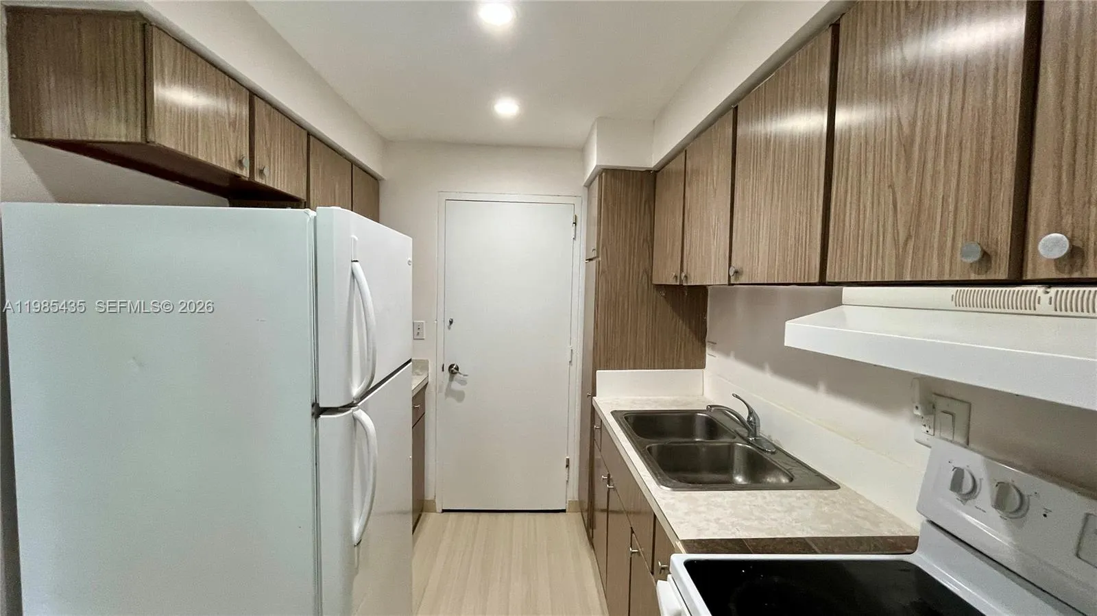 1408 Brickell Bay Dr 916, Miami, Florida 33131, Miami, Florida 33131, ,1 BathroomBathrooms,Residential Lease,For Rent,1408 Brickell Bay Dr 916, Miami, Florida 33131,A11985435
