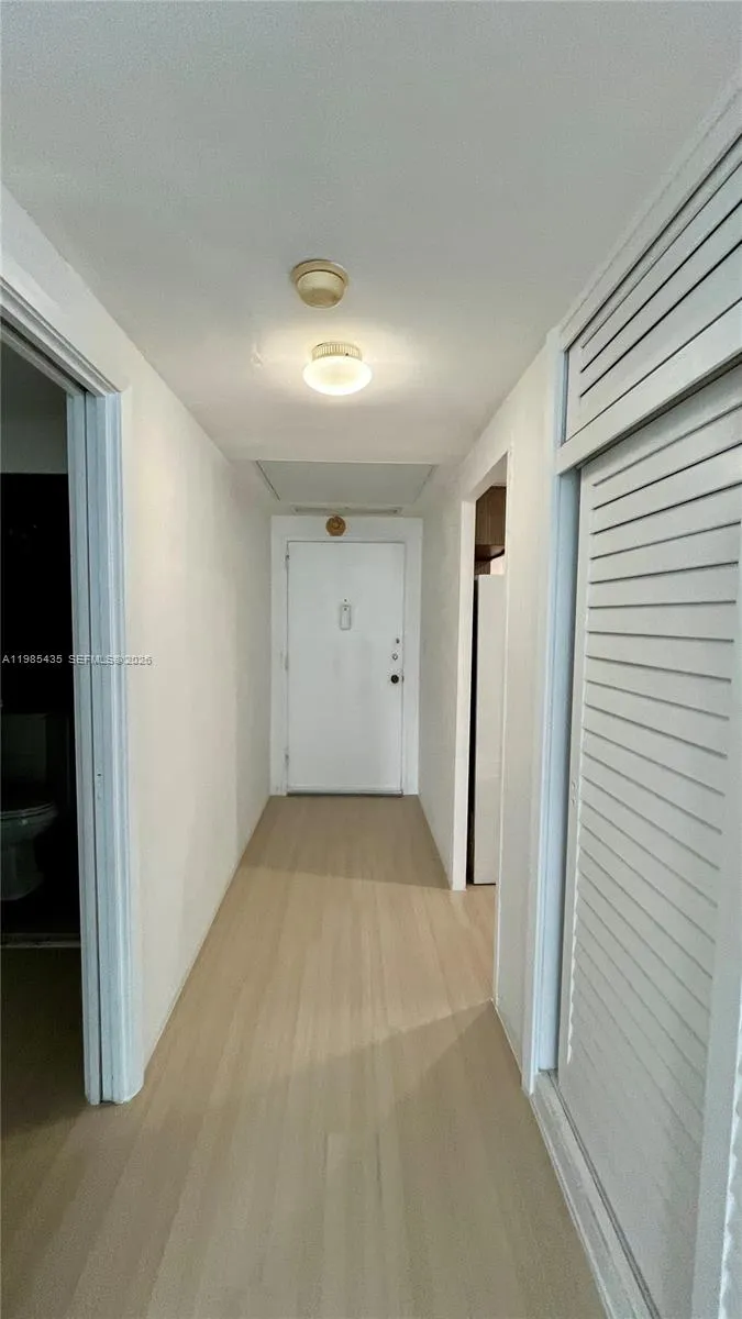 1408 Brickell Bay Dr 916, Miami, Florida 33131, Miami, Florida 33131, ,1 BathroomBathrooms,Residential Lease,For Rent,1408 Brickell Bay Dr 916, Miami, Florida 33131,A11985435