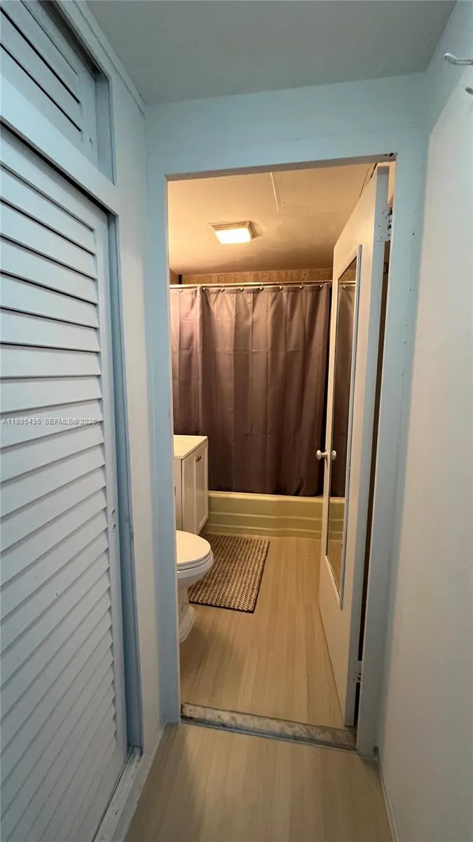 1408 Brickell Bay Dr 916, Miami, Florida 33131, Miami, Florida 33131, ,1 BathroomBathrooms,Residential Lease,For Rent,1408 Brickell Bay Dr 916, Miami, Florida 33131,A11985435