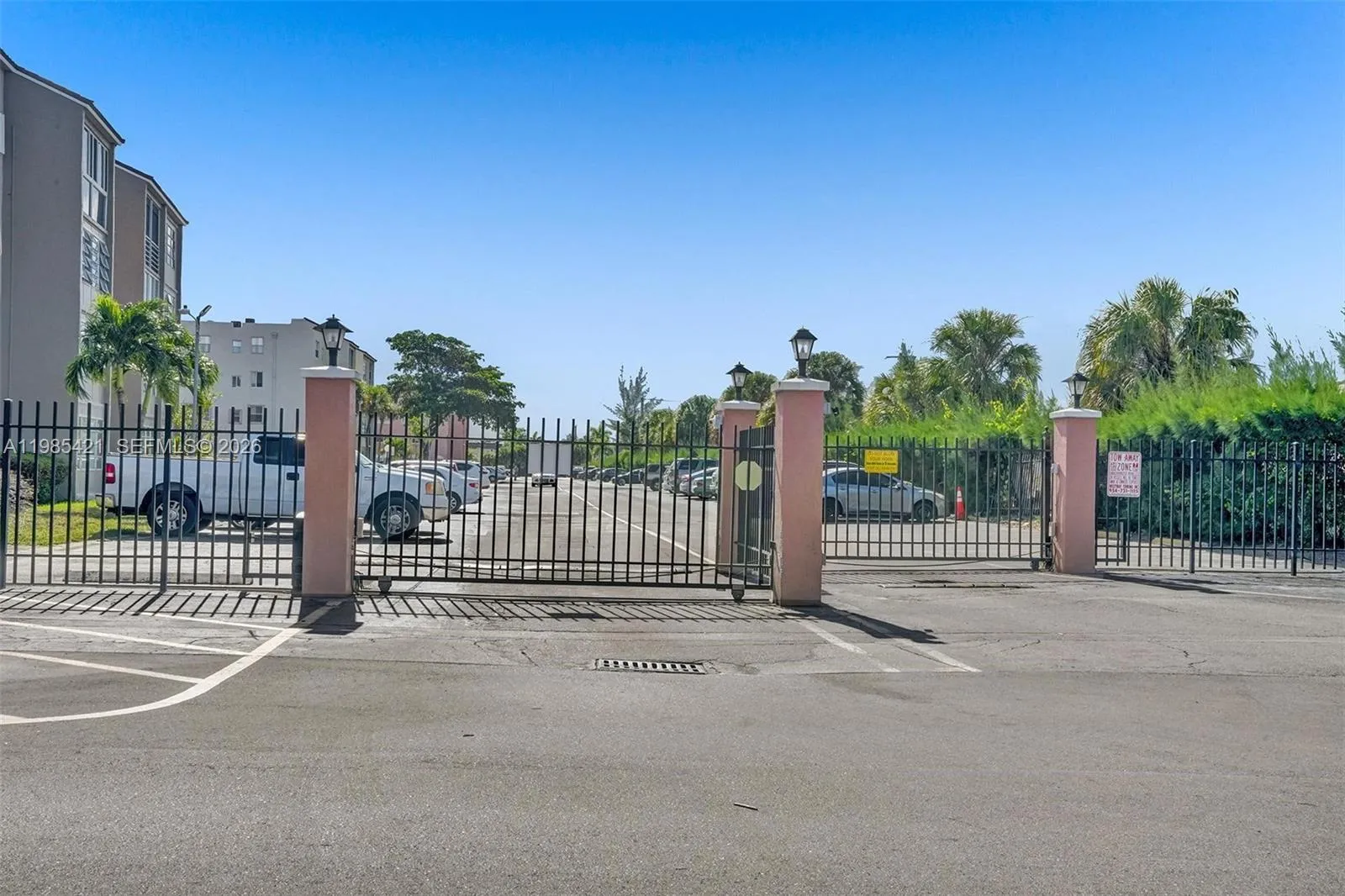 2811 Somerset Dr 405, Lauderdale Lakes, Florida 33, Lauderdale Lakes, Florida 33311, 1 Bedroom Bedrooms, ,1 BathroomBathrooms,Residential,For Sale,2811 Somerset Dr 405, Lauderdale Lakes, Florida 33,A11985421