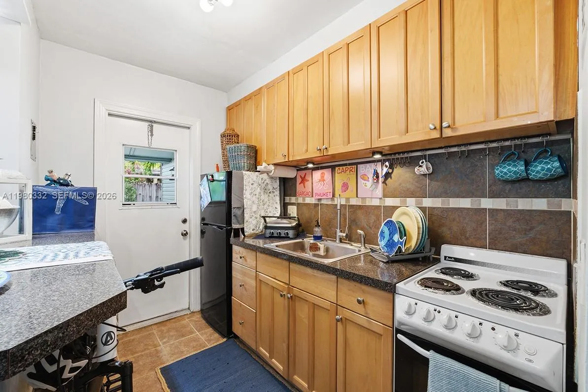 412 Ne 14th Ave, Fort Lauderdale, Florida 33301, Fort Lauderdale, Florida 33301, ,Residential Income,For Sale,412 Ne 14th Ave, Fort Lauderdale, Florida 33301,A11980332
