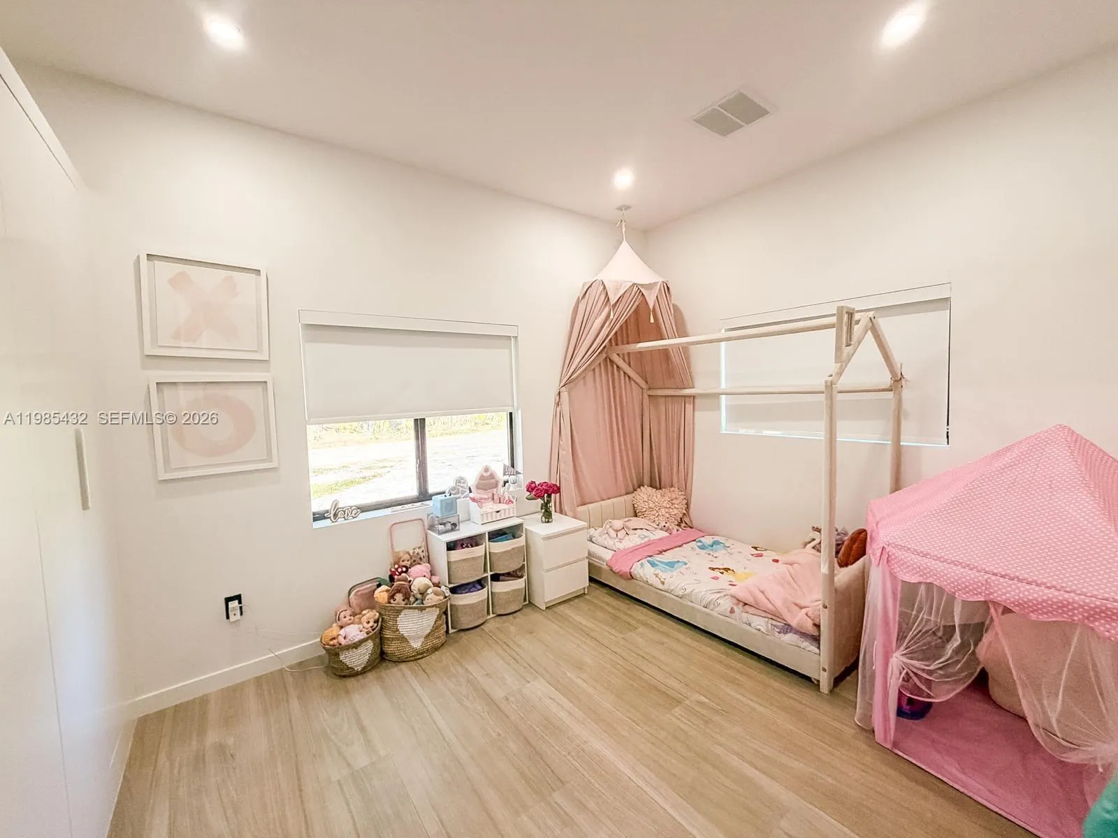 6200 Sw 57th Dr, South Miami, Florida 33143, South Miami, Florida 33143, 4 Bedrooms Bedrooms, ,3 BathroomsBathrooms,Residential,For Sale,6200 Sw 57th Dr, South Miami, Florida 33143,A11985432