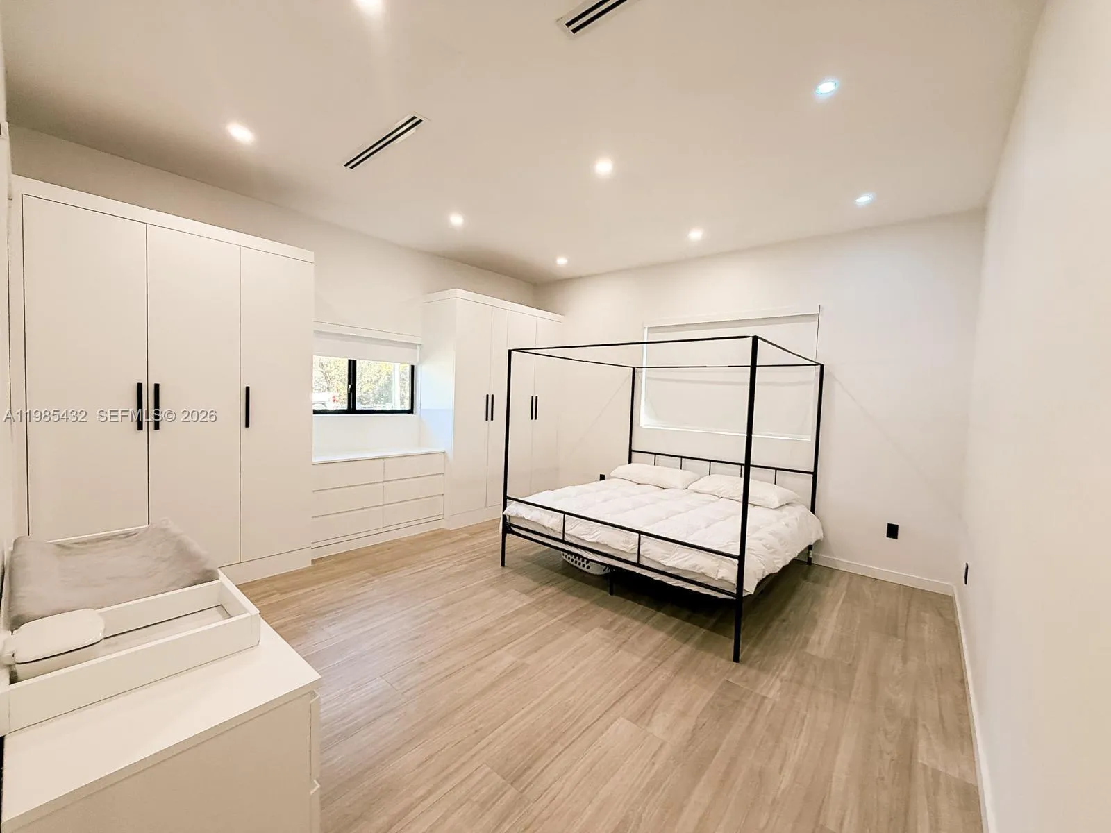 6200 Sw 57th Dr, South Miami, Florida 33143, South Miami, Florida 33143, 4 Bedrooms Bedrooms, ,3 BathroomsBathrooms,Residential,For Sale,6200 Sw 57th Dr, South Miami, Florida 33143,A11985432