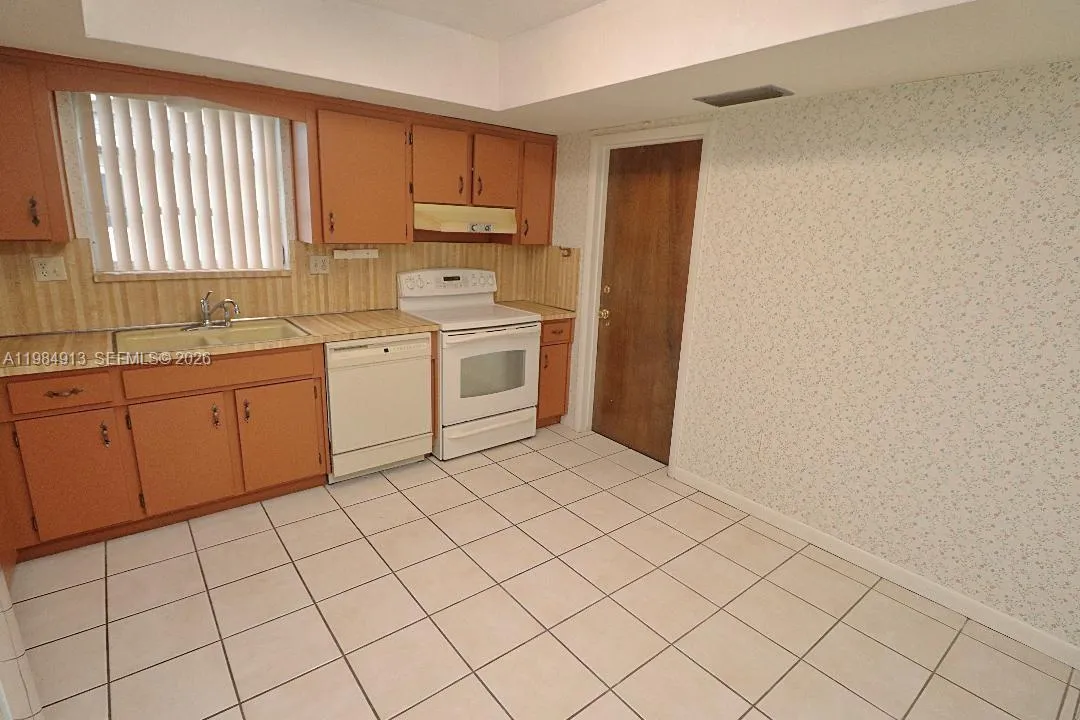 11820 Sheridan St, Pembroke Pines, Florida 33026, Pembroke Pines, Florida 33026, 3 Bedrooms Bedrooms, 7 Rooms Rooms,2 BathroomsBathrooms,Residential,For Sale,11820 Sheridan St, Pembroke Pines, Florida 33026,A11984913