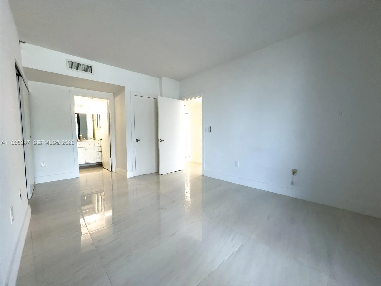 540 Brickell Key Dr 416, Miami, Florida 33131, Miami, Florida 33131, 1 Bedroom Bedrooms, ,1 BathroomBathrooms,Residential Lease,For Rent,540 Brickell Key Dr 416, Miami, Florida 33131,A11985387
