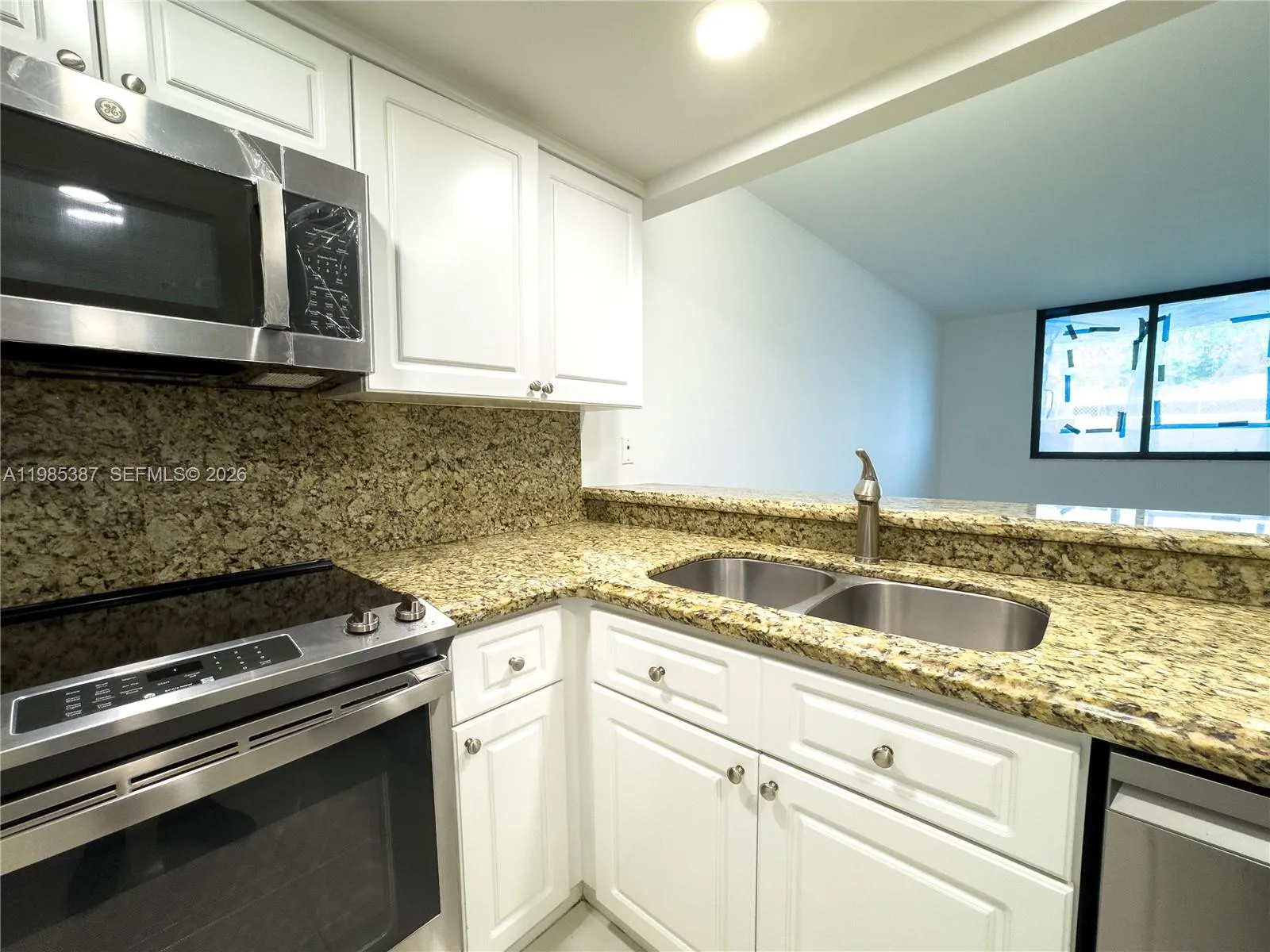 540 Brickell Key Dr 416, Miami, Florida 33131, Miami, Florida 33131, 1 Bedroom Bedrooms, ,1 BathroomBathrooms,Residential Lease,For Rent,540 Brickell Key Dr 416, Miami, Florida 33131,A11985387