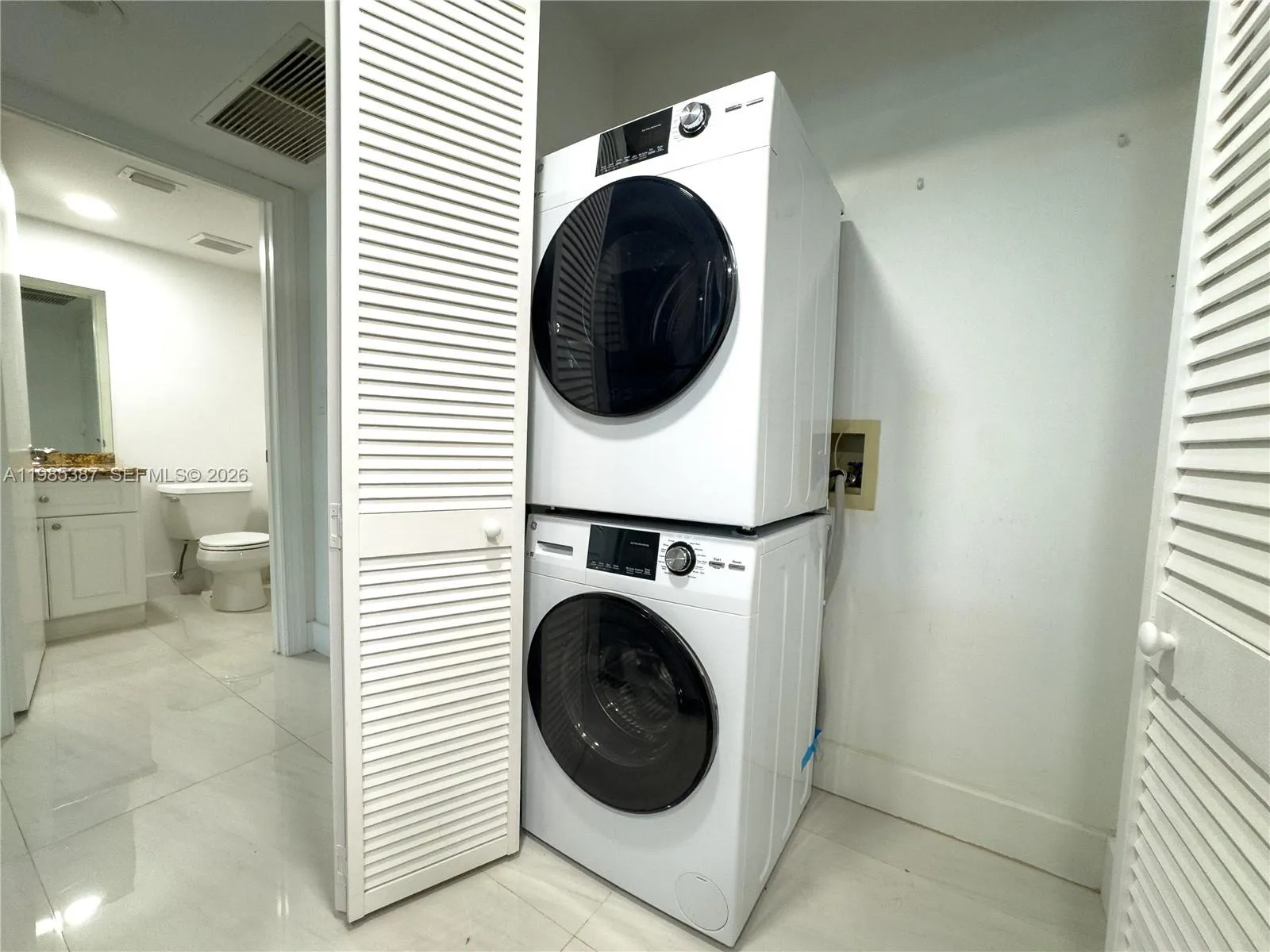 540 Brickell Key Dr 416, Miami, Florida 33131, Miami, Florida 33131, 1 Bedroom Bedrooms, ,1 BathroomBathrooms,Residential Lease,For Rent,540 Brickell Key Dr 416, Miami, Florida 33131,A11985387