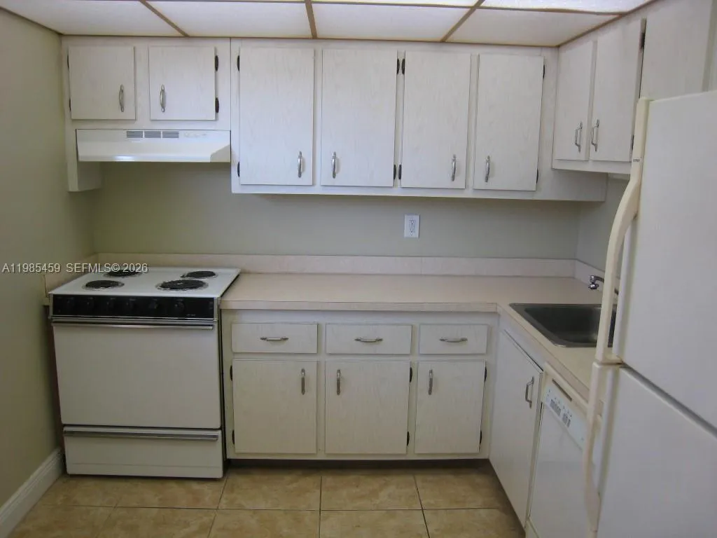 7800 Camino Real H-412, Miami, Florida 33143, Miami, Florida 33143, 1 Bedroom Bedrooms, ,1 BathroomBathrooms,Residential Lease,For Rent,7800 Camino Real H-412, Miami, Florida 33143,A11985459