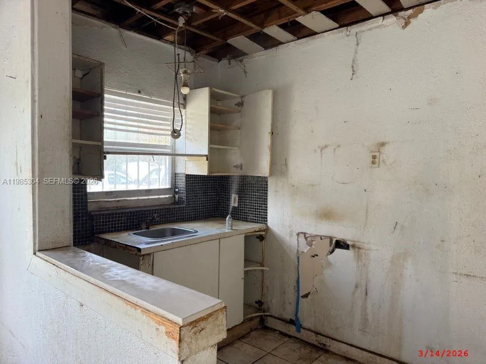 5631 Nw 5th Ct, Miami, Florida 33127, Miami, Florida 33127, ,Residential Income,For Sale,5631 Nw 5th Ct, Miami, Florida 33127,A11985304