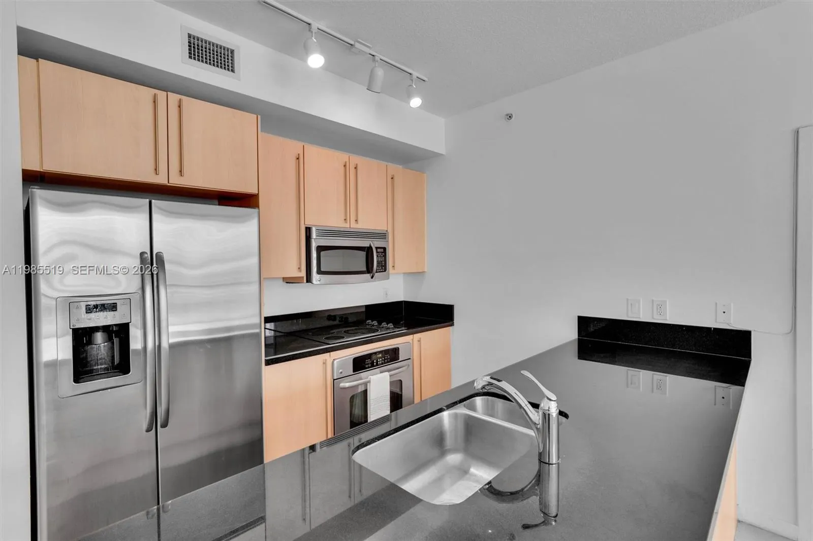 79 Sw 12th St 1210, Miami, Florida 33130, Miami, Florida 33130, 2 Bedrooms Bedrooms, ,2 BathroomsBathrooms,Residential,For Sale,79 Sw 12th St 1210, Miami, Florida 33130,A11985519