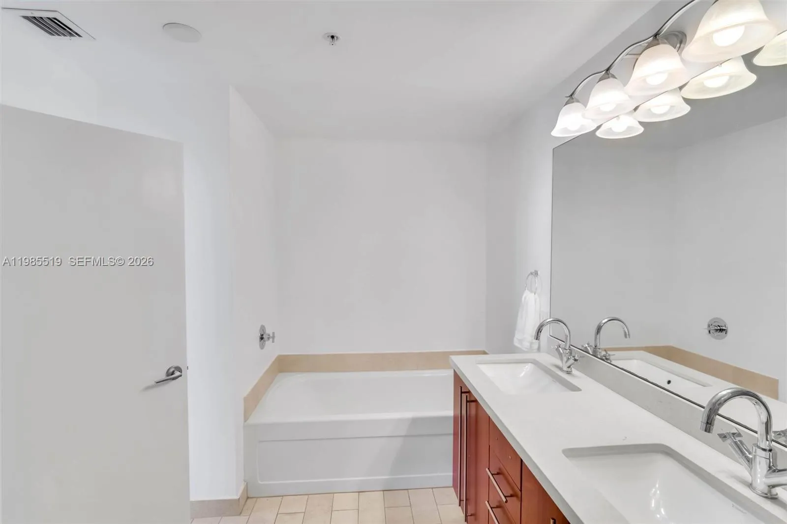 79 Sw 12th St 1210, Miami, Florida 33130, Miami, Florida 33130, 2 Bedrooms Bedrooms, ,2 BathroomsBathrooms,Residential,For Sale,79 Sw 12th St 1210, Miami, Florida 33130,A11985519