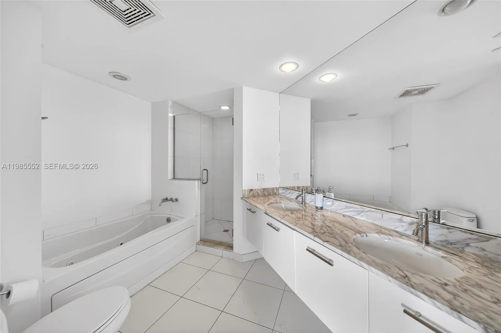 500 Brickell Ave 3901, Miami, Florida 33131, Miami, Florida 33131, 3 Bedrooms Bedrooms, ,2 BathroomsBathrooms,Residential,For Sale,500 Brickell Ave 3901, Miami, Florida 33131,A11985552