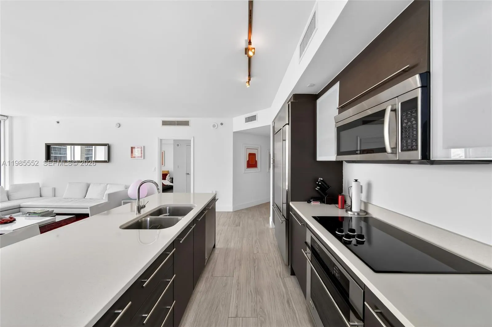 500 Brickell Ave 3901, Miami, Florida 33131, Miami, Florida 33131, 3 Bedrooms Bedrooms, ,2 BathroomsBathrooms,Residential,For Sale,500 Brickell Ave 3901, Miami, Florida 33131,A11985552