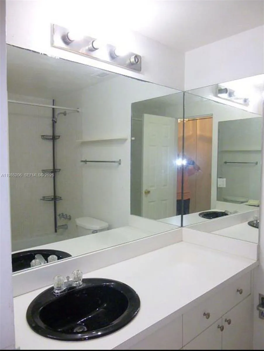 2nd bathroom\n