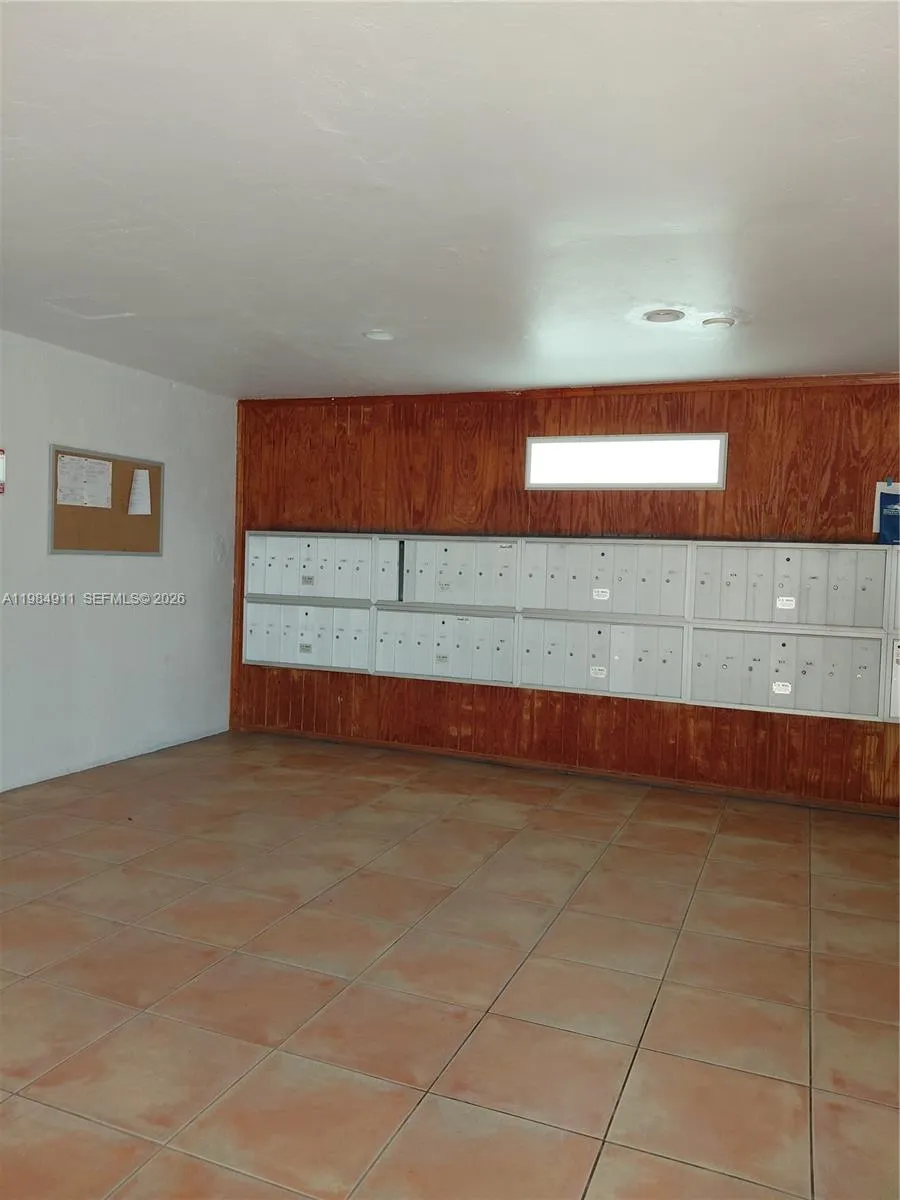 7900 Tatum Waterway Dr 405, Miami Beach, Florida 3, Miami Beach, Florida 33141, 1 Bedroom Bedrooms, ,1 BathroomBathrooms,Residential Lease,For Rent,7900 Tatum Waterway Dr 405, Miami Beach, Florida 3,A11984911