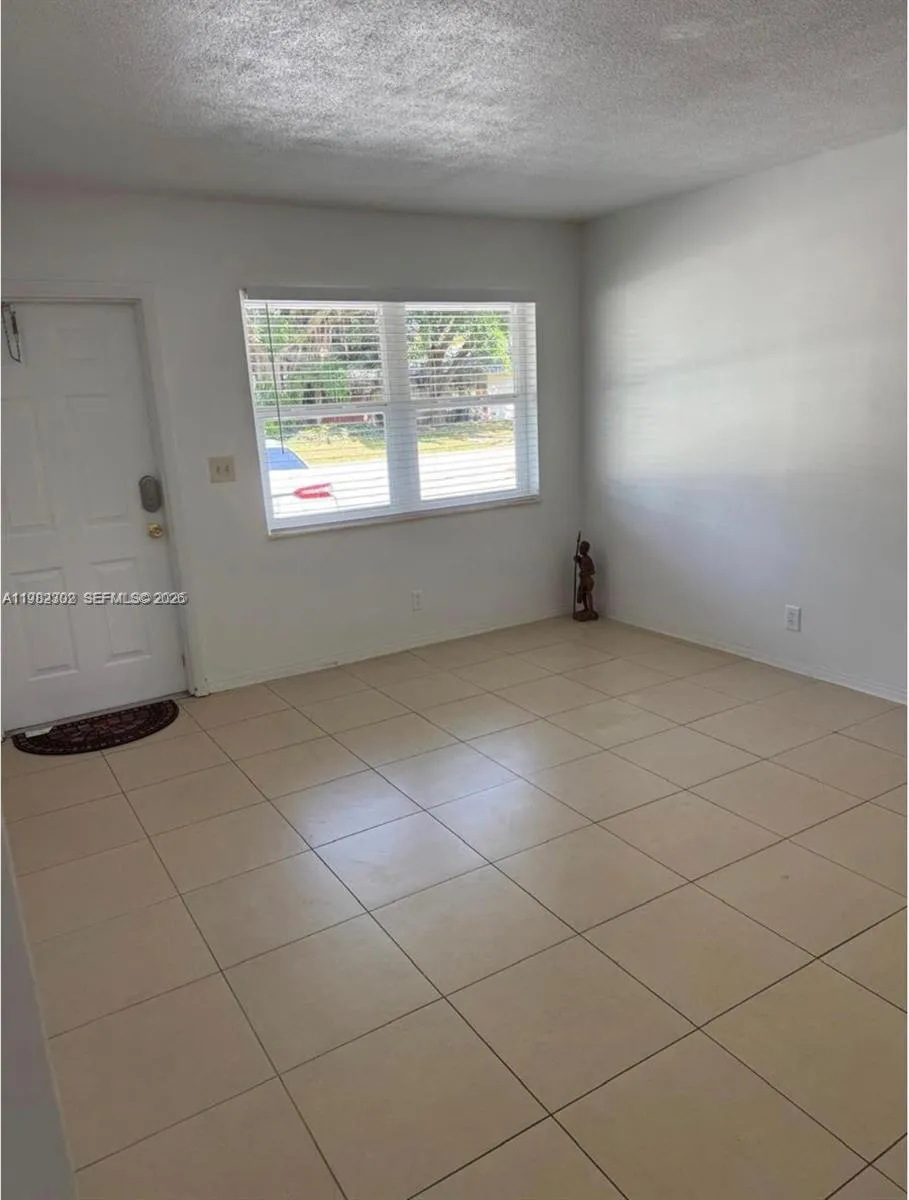 2620 Sw 51st St 1-2, Dania Beach, Florida 33312, Dania Beach, Florida 33312, 2 Bedrooms Bedrooms, ,1 BathroomBathrooms,Residential Lease,For Rent,2620 Sw 51st St 1-2, Dania Beach, Florida 33312,A11982302