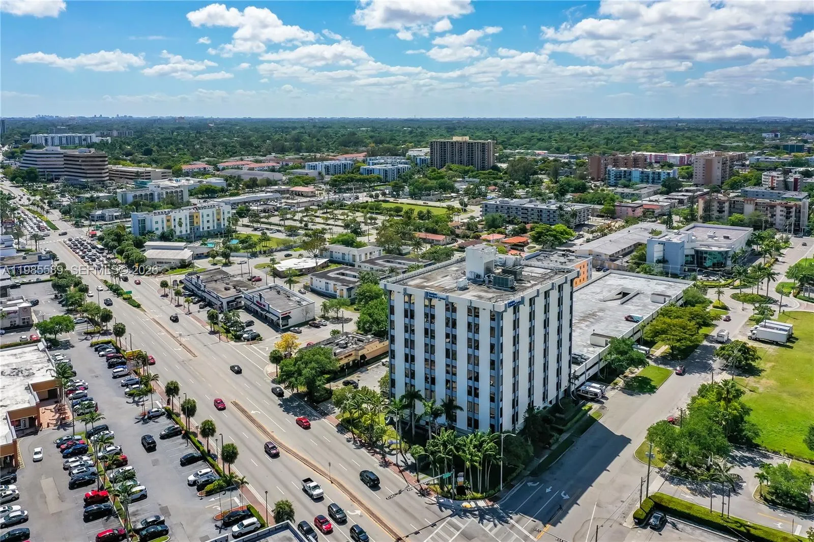 2.9 miles from the Beach - Bal Harbor Shops and 2.9 miles from Hwy 95 - Great Location!