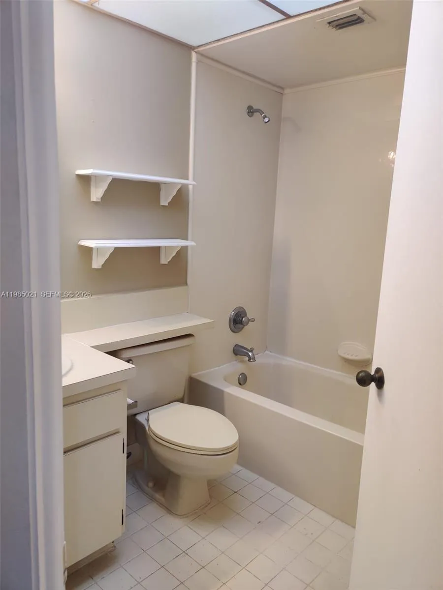 8290 Lake Dr 509, Doral, Florida 33166, Doral, Florida 33166, 1 Bedroom Bedrooms, ,1 BathroomBathrooms,Residential Lease,For Rent,8290 Lake Dr 509, Doral, Florida 33166,A11985021