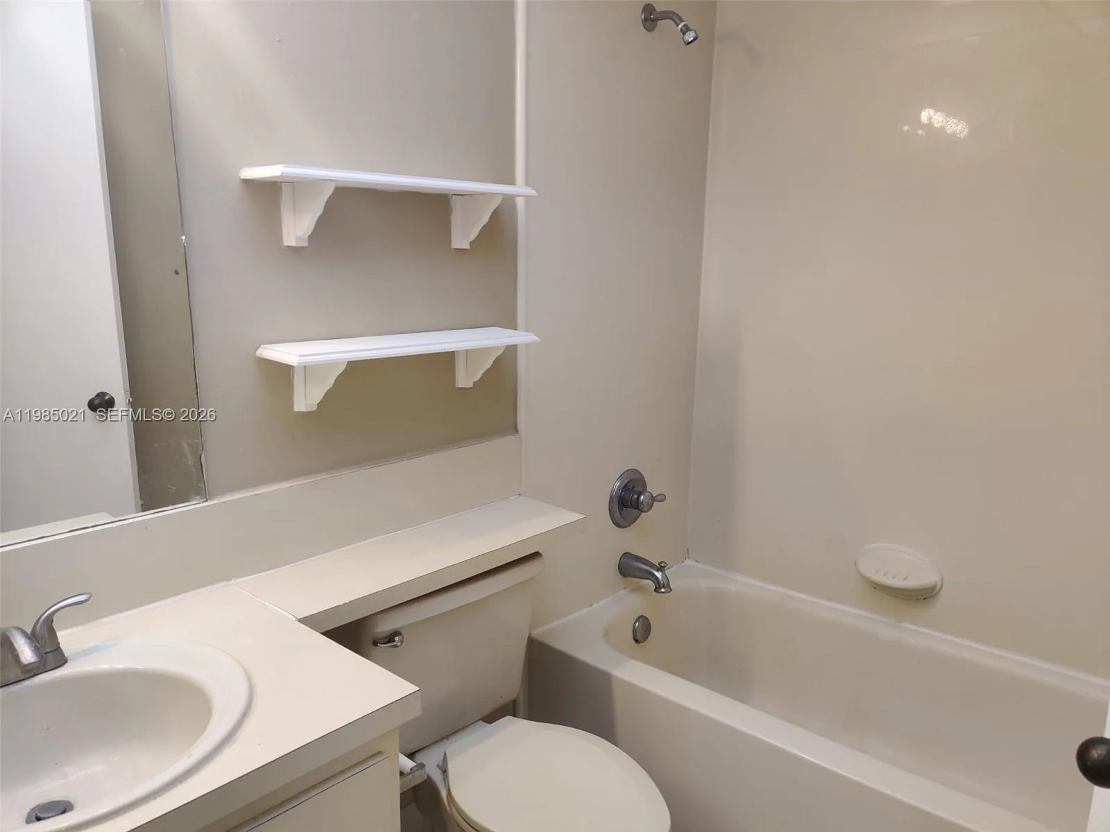 8290 Lake Dr 509, Doral, Florida 33166, Doral, Florida 33166, 1 Bedroom Bedrooms, ,1 BathroomBathrooms,Residential Lease,For Rent,8290 Lake Dr 509, Doral, Florida 33166,A11985021