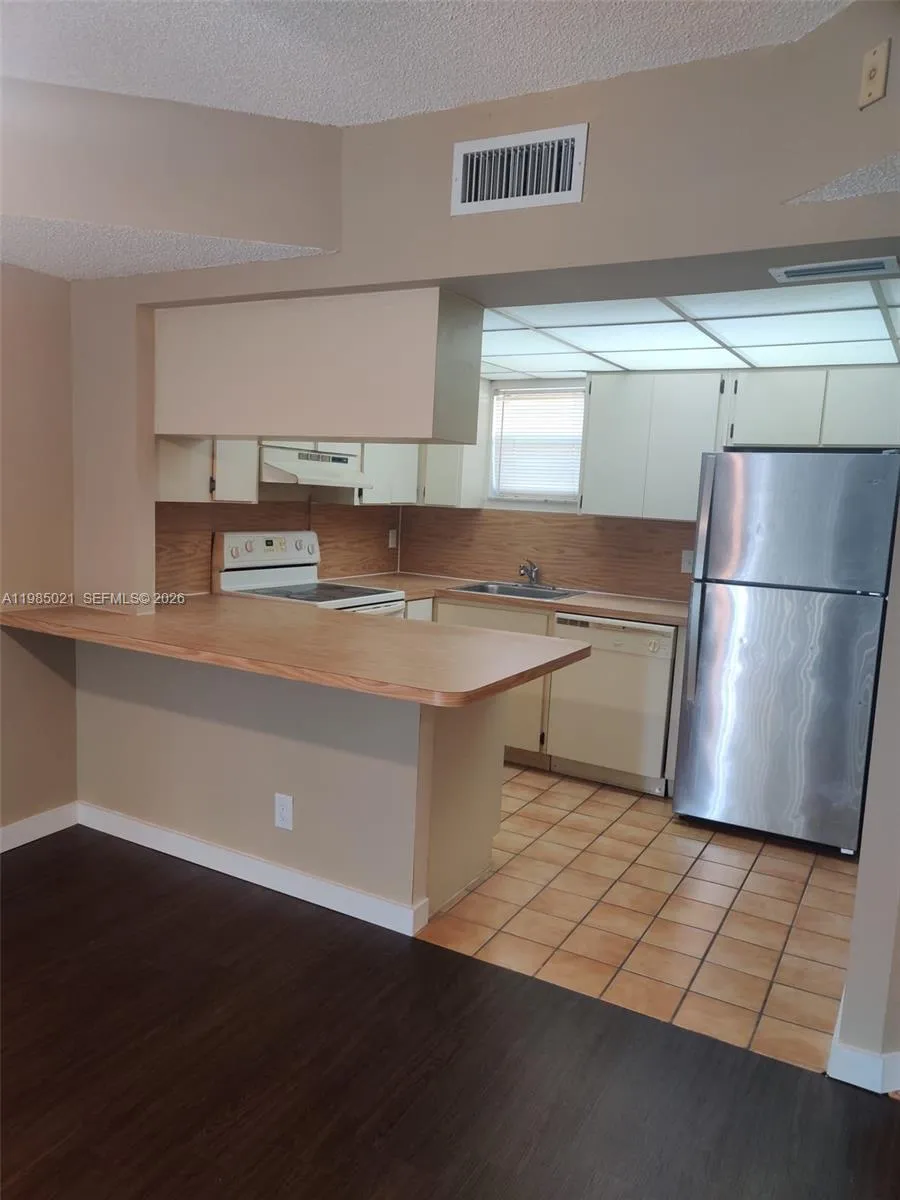 8290 Lake Dr 509, Doral, Florida 33166, Doral, Florida 33166, 1 Bedroom Bedrooms, ,1 BathroomBathrooms,Residential Lease,For Rent,8290 Lake Dr 509, Doral, Florida 33166,A11985021 8290 Lake Dr 509, Doral, Florida 33166, Doral, Florida 33166, 1 Bedroom Bedrooms, ,1 BathroomBathrooms,Residential Lease,For Rent,8290 Lake Dr 509, Doral, Florida 33166,A11985021