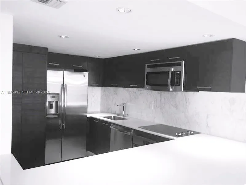 1901 Brickell Ave B1804, Miami, Florida 33129, Miami, Florida 33129, 1 Bedroom Bedrooms, ,1 BathroomBathrooms,Residential Lease,For Rent,1901 Brickell Ave B1804, Miami, Florida 33129,A11985813