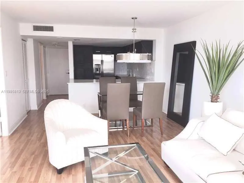 1901 Brickell Ave B1804, Miami, Florida 33129, Miami, Florida 33129, 1 Bedroom Bedrooms, ,1 BathroomBathrooms,Residential Lease,For Rent,1901 Brickell Ave B1804, Miami, Florida 33129,A11985813