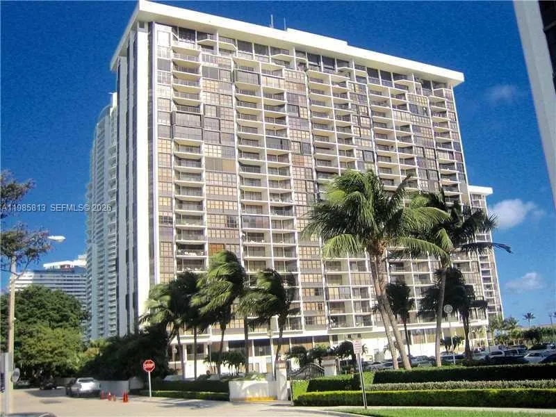 1901 Brickell Ave B1804, Miami, Florida 33129, Miami, Florida 33129, 1 Bedroom Bedrooms, ,1 BathroomBathrooms,Residential Lease,For Rent,1901 Brickell Ave B1804, Miami, Florida 33129,A11985813