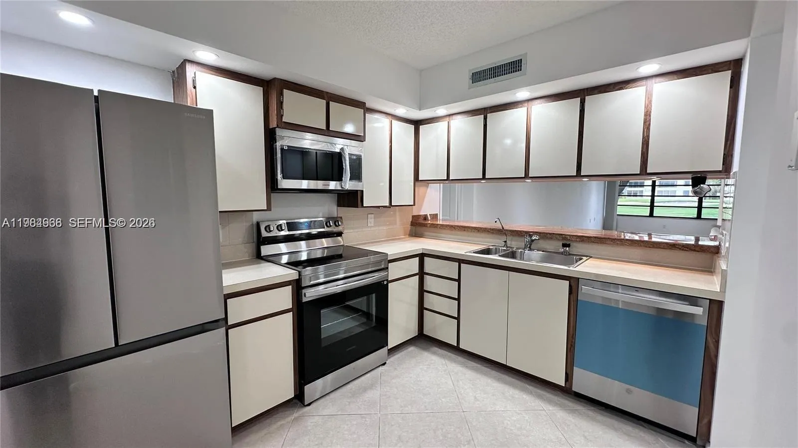 1703 Whitehall Dr 104, Davie, Florida 33324, Davie, Florida 33324, 2 Bedrooms Bedrooms, ,2 BathroomsBathrooms,Residential Lease,For Rent,1703 Whitehall Dr 104, Davie, Florida 33324,A11984966